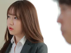 Đã ai làm gì đâu, mới móc bằng 1 ngón em đã bắn nước ướt cả tay