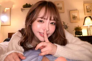 Nhờ em gái xinh xắn vệ sinh đầu cặc